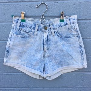 LEVI’S High waisted acid wash shorts